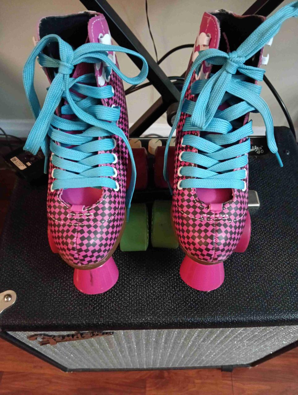 Patines de cuatro ruedas rosados - miniatura 1