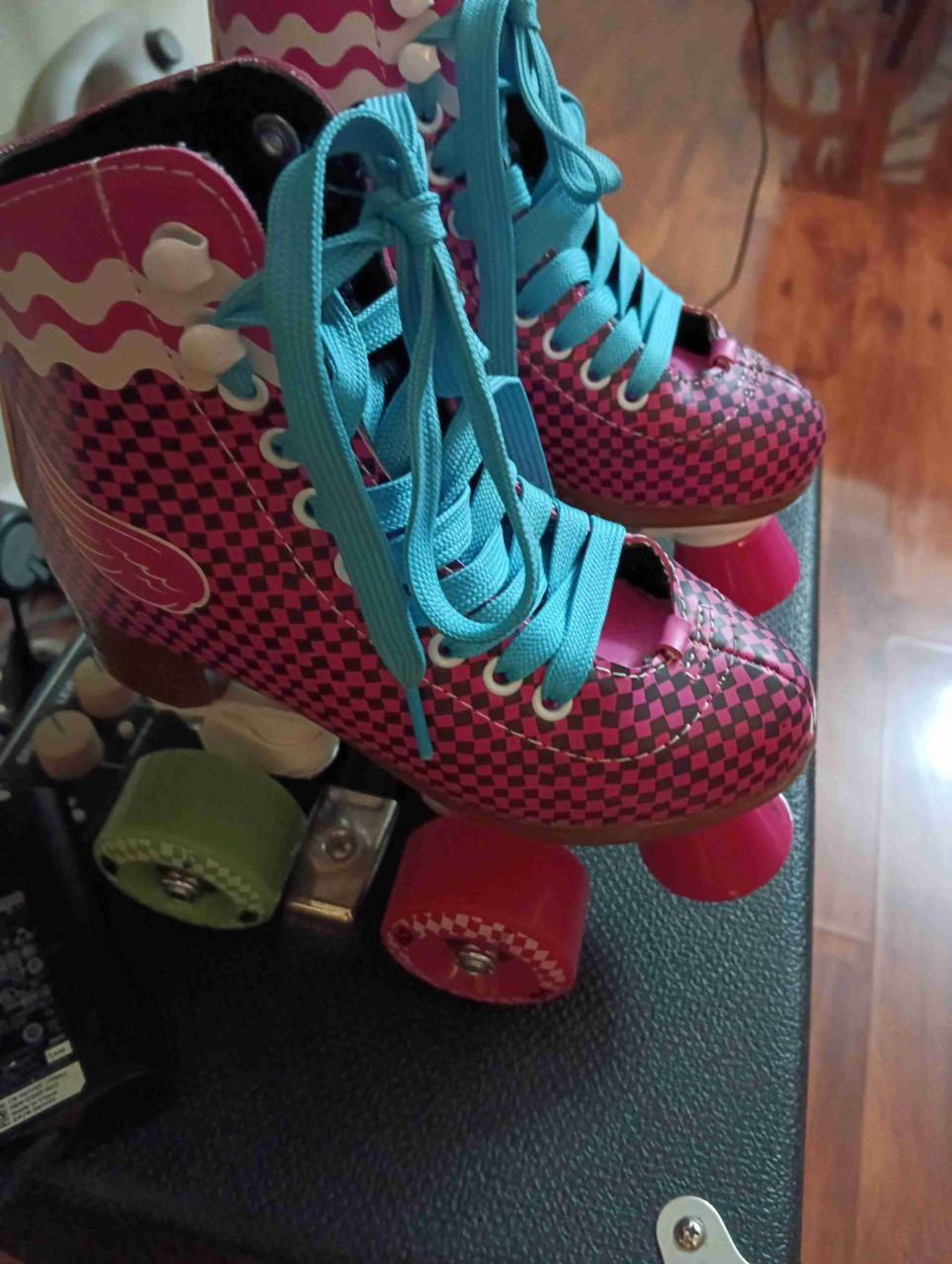 Patines de cuatro ruedas rosados - miniatura 2