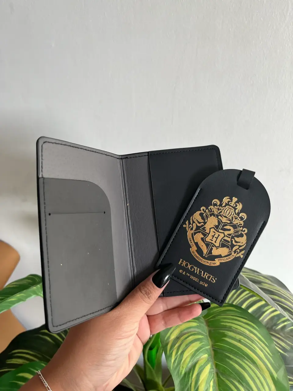 Set de porta pasaporte y etiqueta Hogwarts - miniatura 4