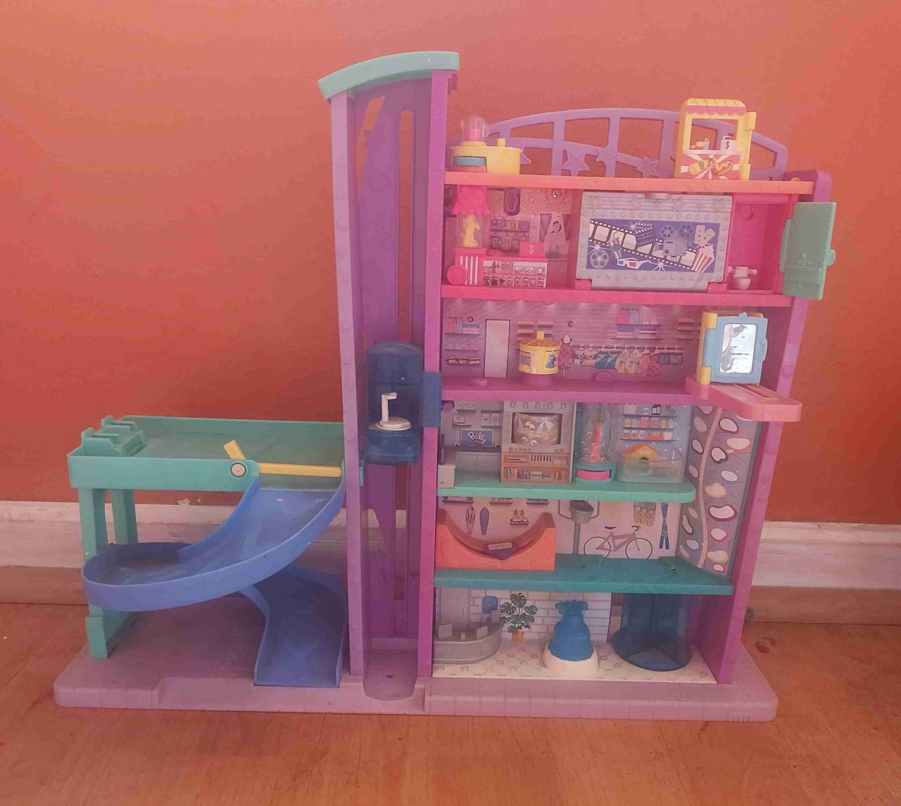Casa de muñecas Barbie con accesorios - miniatura 1