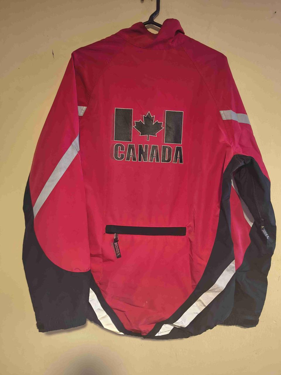 Chaqueta deportiva roja y negra - miniatura 2