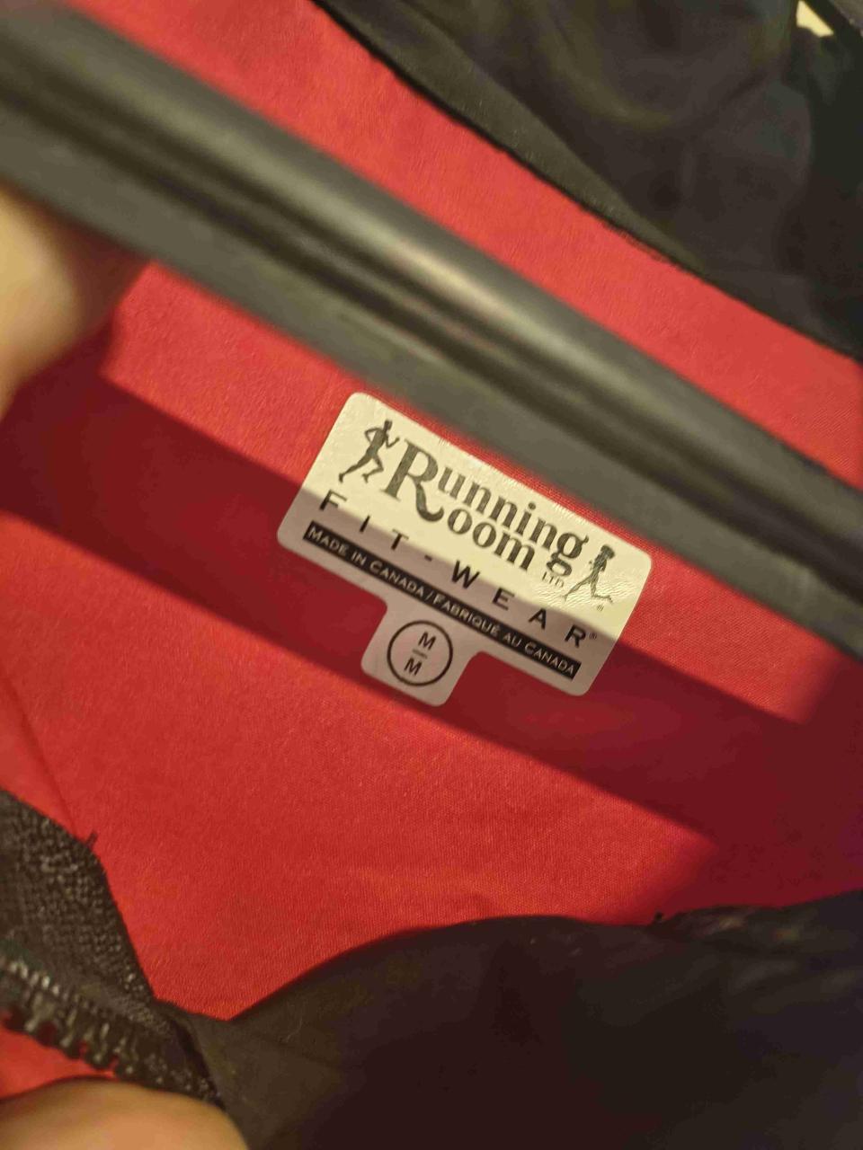 Chaqueta deportiva roja y negra - miniatura 3