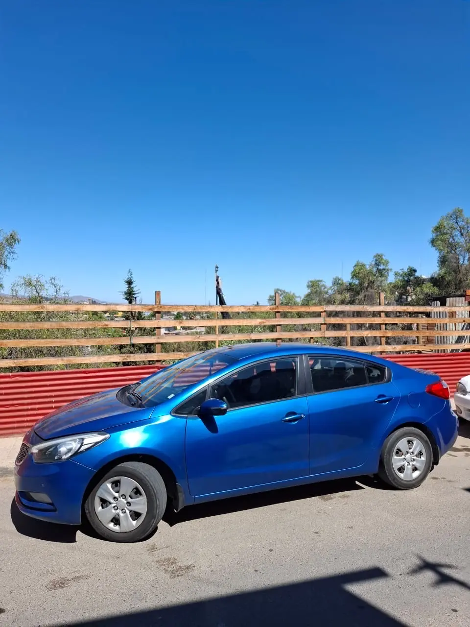 Auto sedán azul en venta - miniatura 1