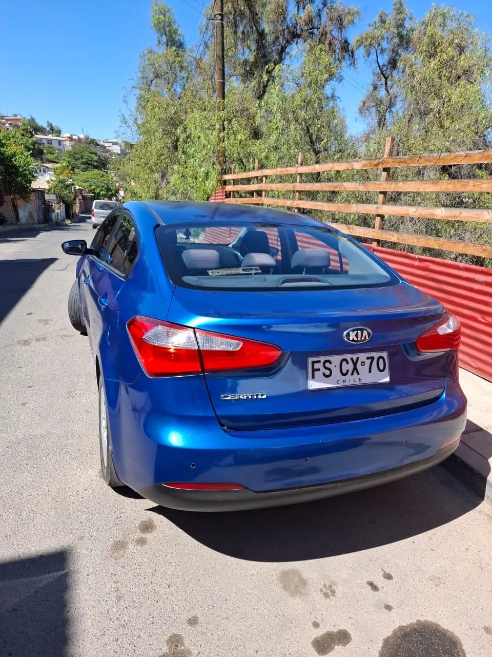 Auto sedán azul en venta - miniatura 3