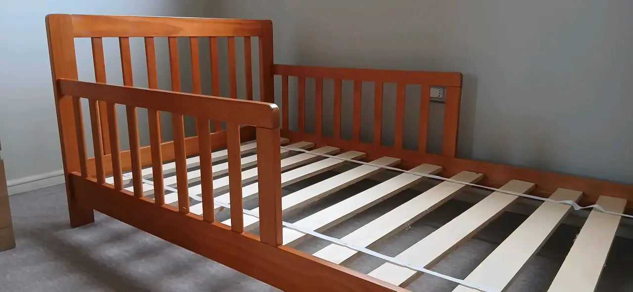 Cama de madera montessori - miniatura 1