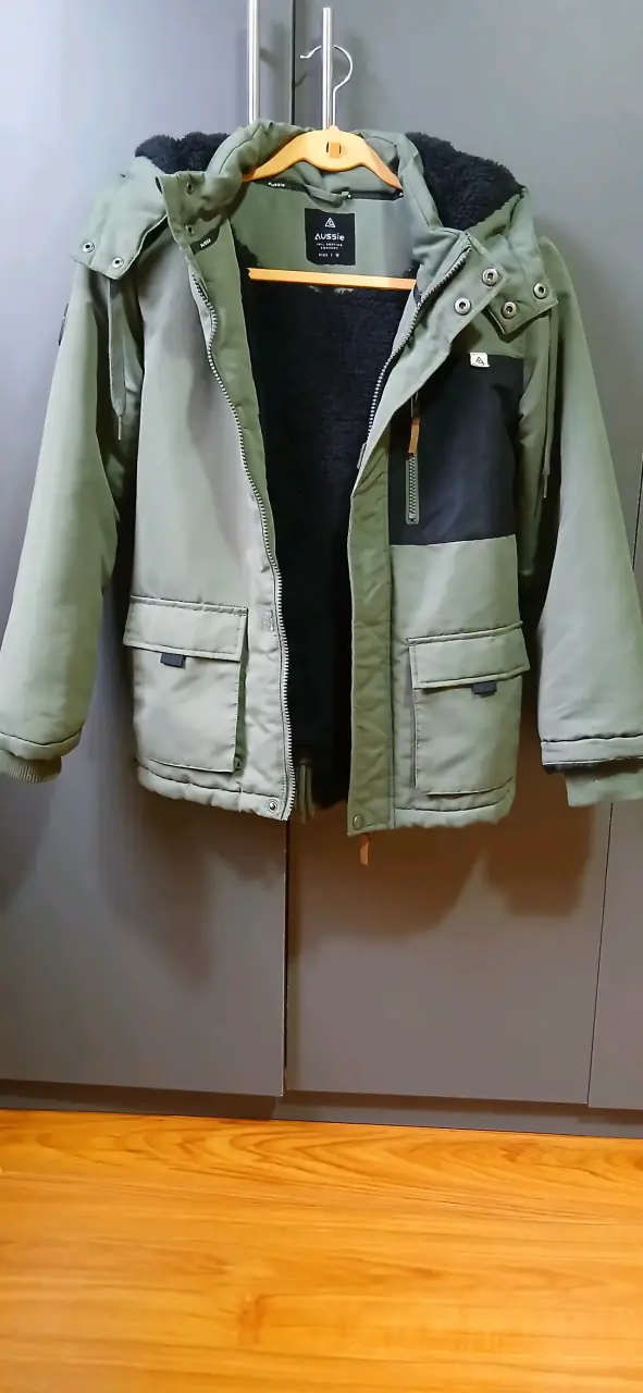 Parka verde con capucha - miniatura 2