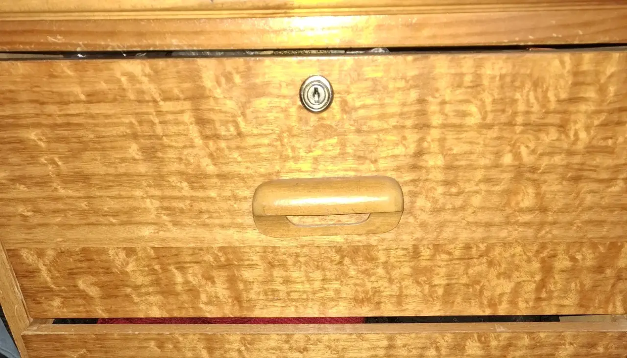 Cómoda de madera estilo clásico buscar x interno - miniatura 2