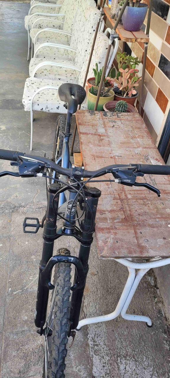 Bicicleta montaña azul - miniatura 6