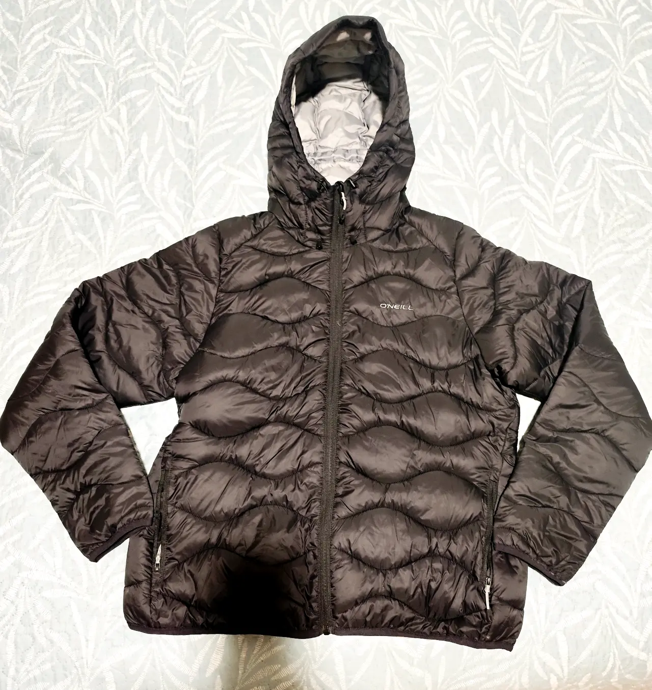 Chaqueta negra con capucha O'Neill