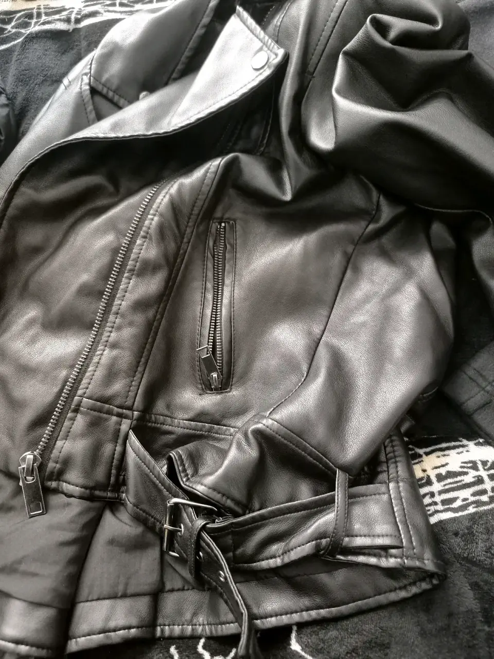 Chaqueta de cuero negra - miniatura 3