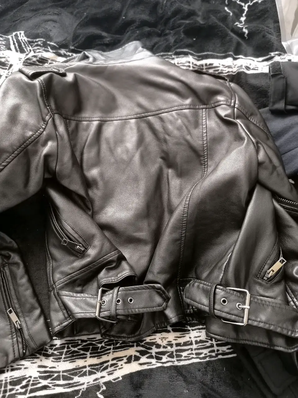 Chaqueta de cuero negra - miniatura 4