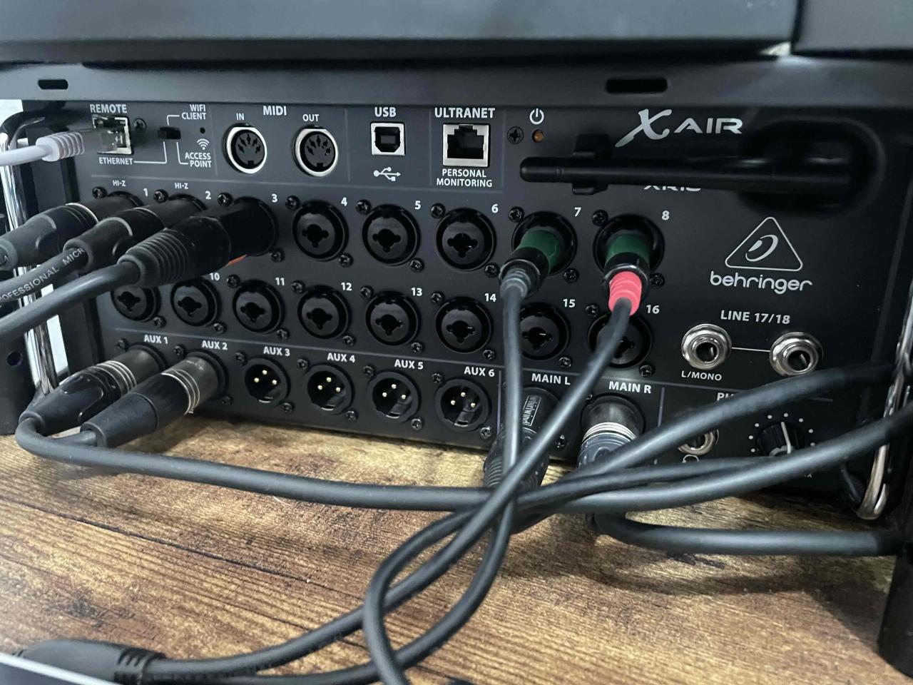 Mezclador de audio Behringer X Air - miniatura 1