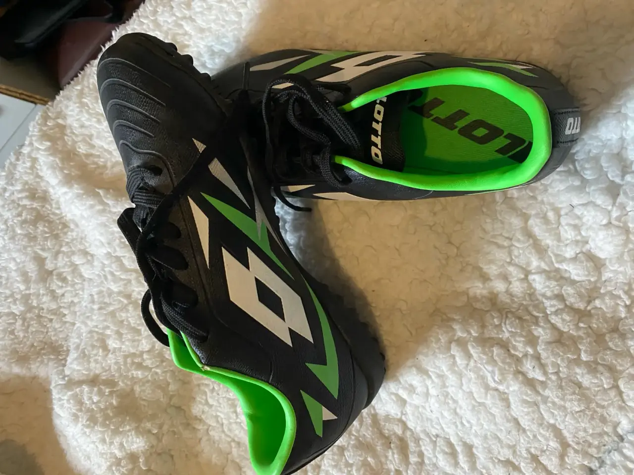Zapatos deportivos Lotto negros  N• 35 - miniatura 2