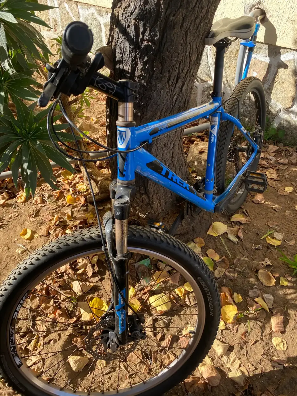 Bicicleta Trek azul montaña - miniatura 1