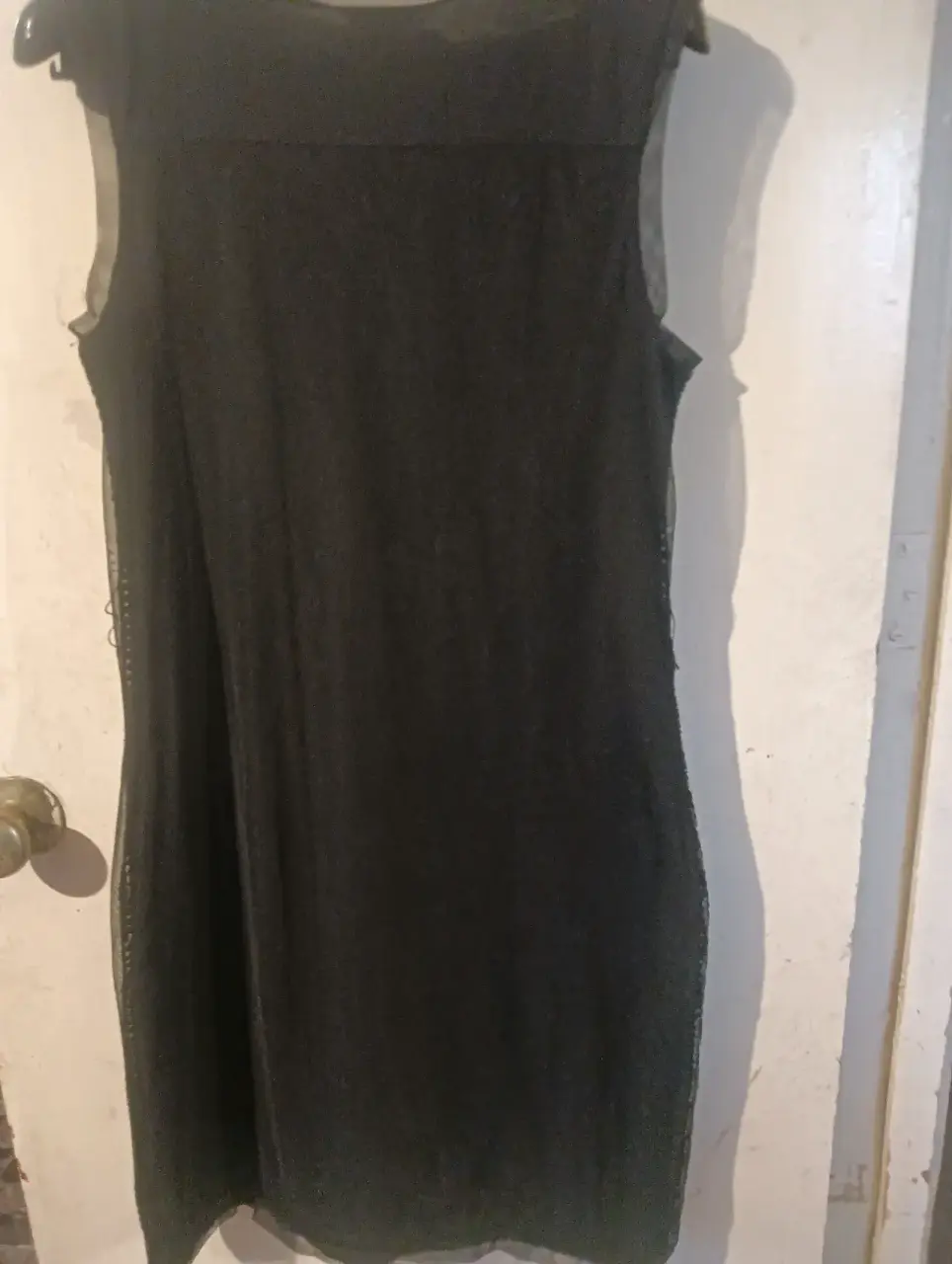 Vestido negro con lentejuelas - miniatura 2