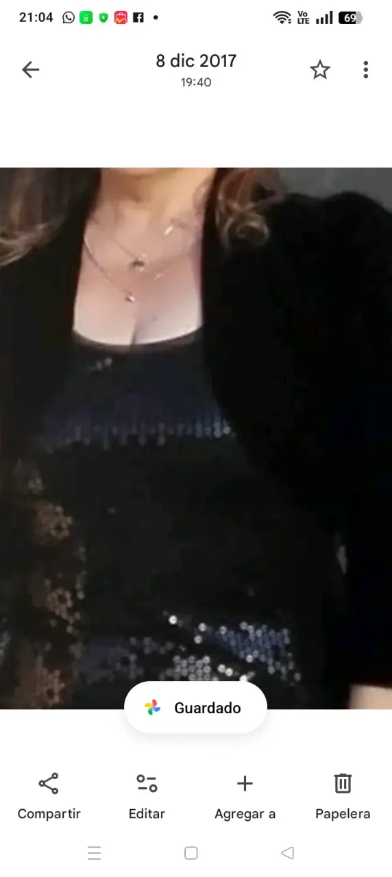 Vestido negro con lentejuelas - miniatura 4