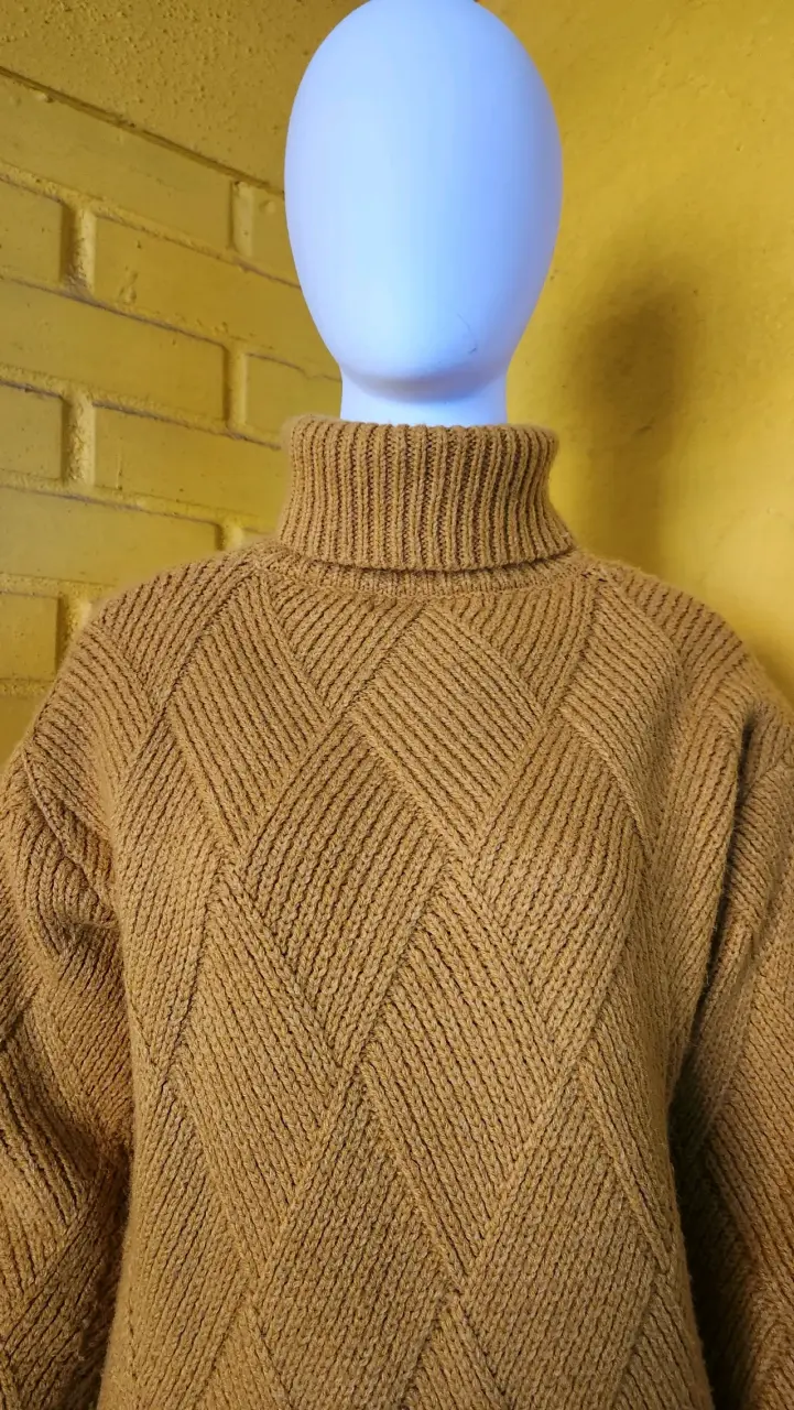 Suéter de lana color mostaza - miniatura 2