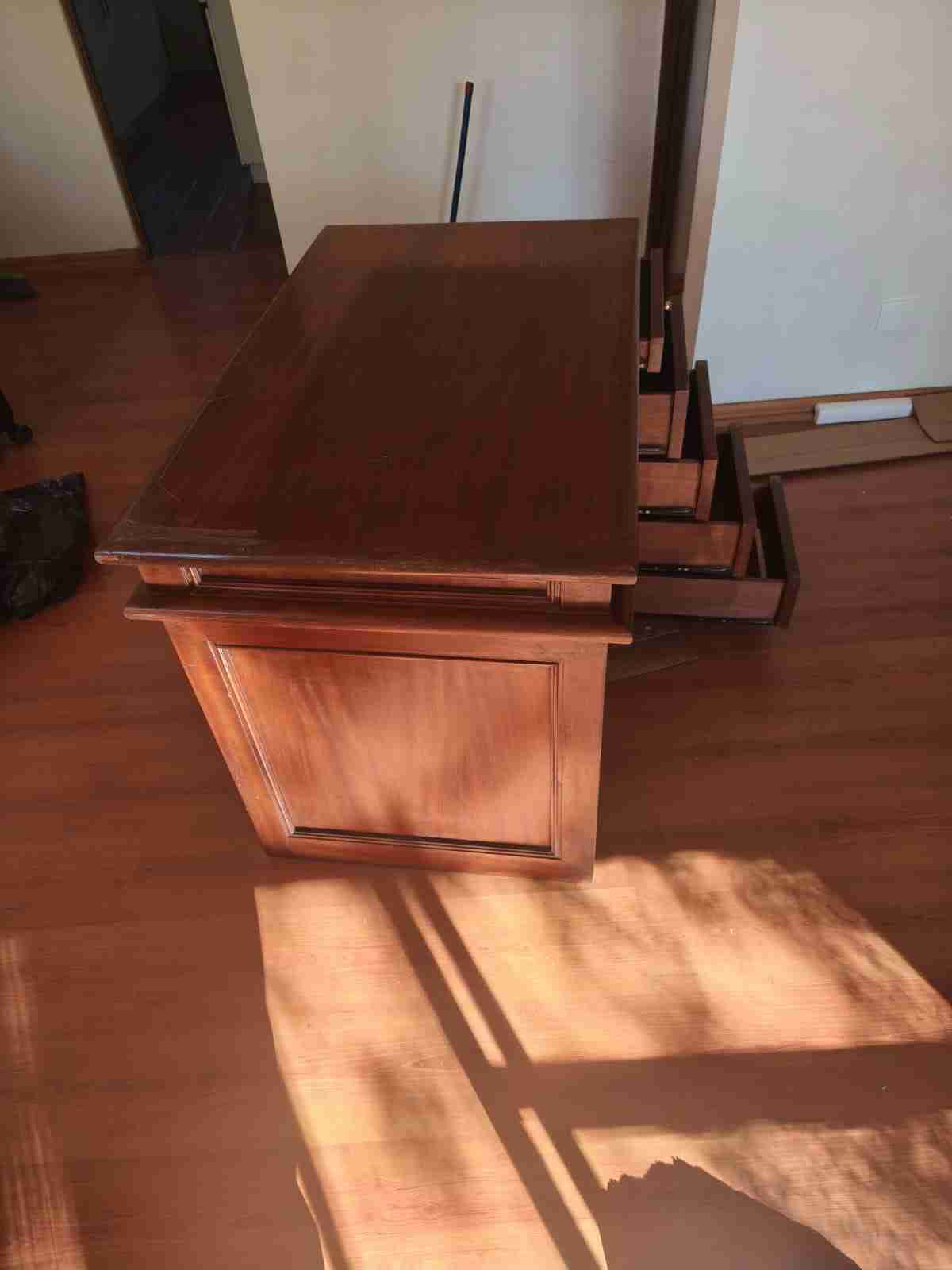 Escritorio de madera con cajones - miniatura 4