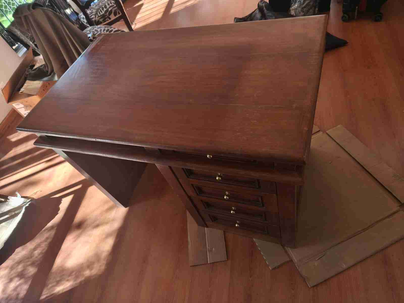 Escritorio de madera con cajones - miniatura 5