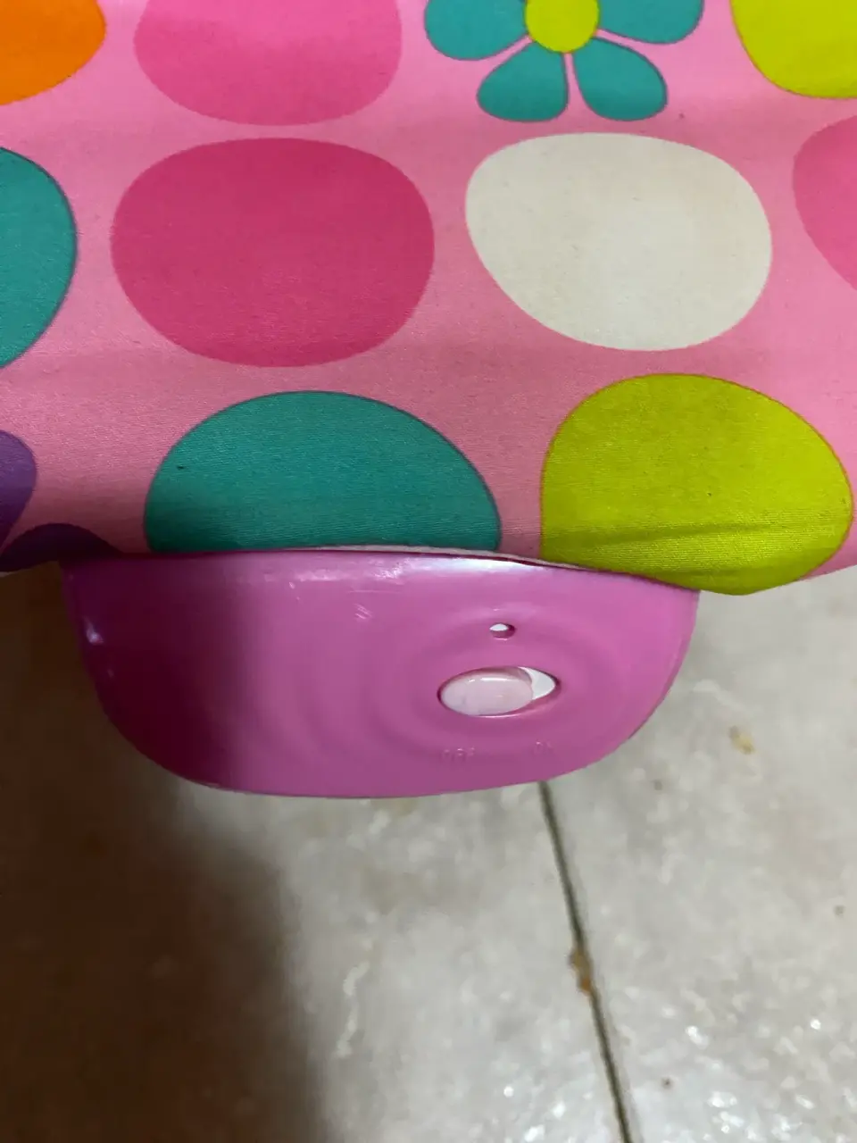 Silla mecedora infantil rosa - miniatura 2