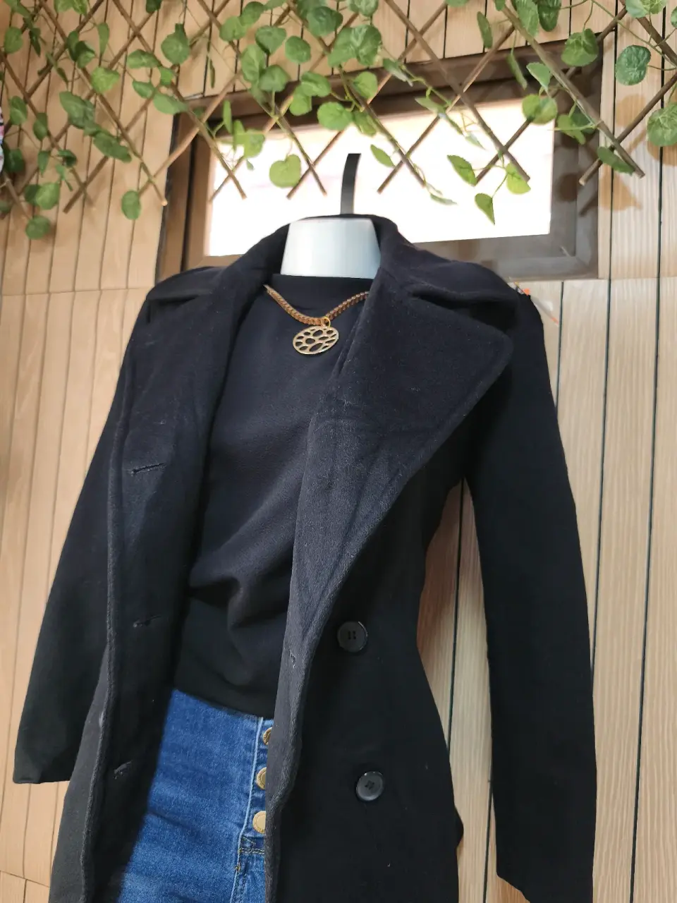 Abrigo negro elegante - miniatura 2