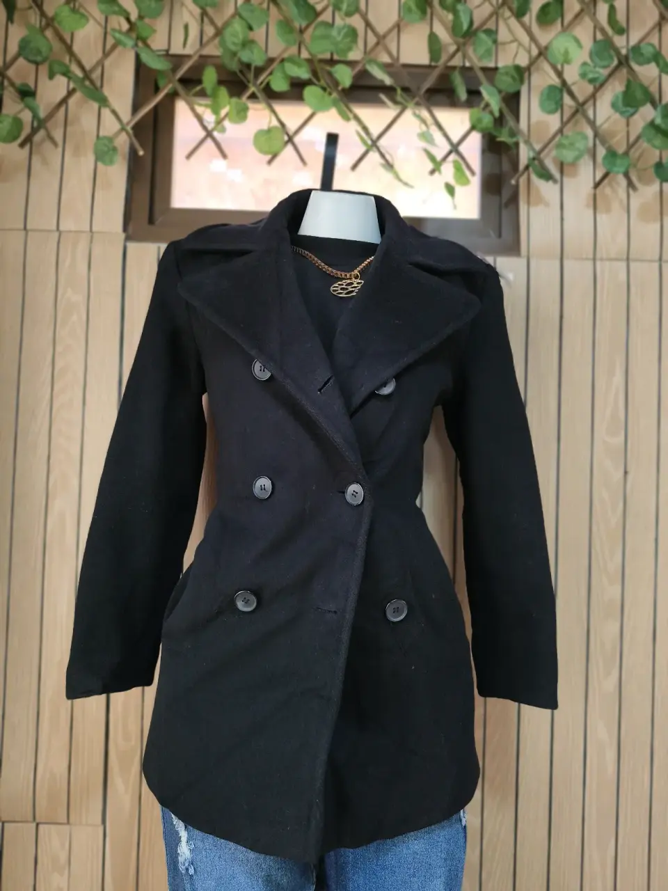 Abrigo negro elegante - miniatura 4