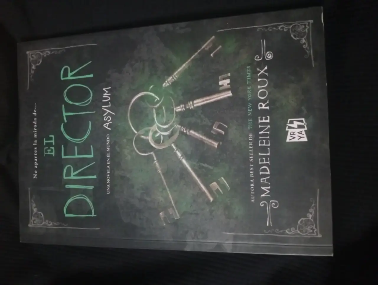 Libro 'El Director' de Madeleine Roux - miniatura 1