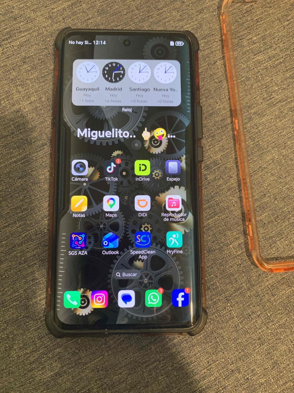 Smartphone con carcasa protectora - miniatura 1