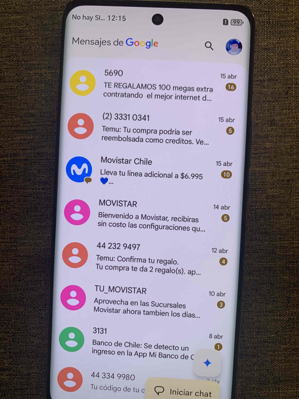 Smartphone con carcasa protectora - miniatura 4