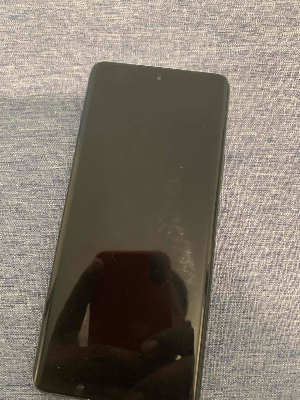 Smartphone con carcasa protectora - miniatura 5