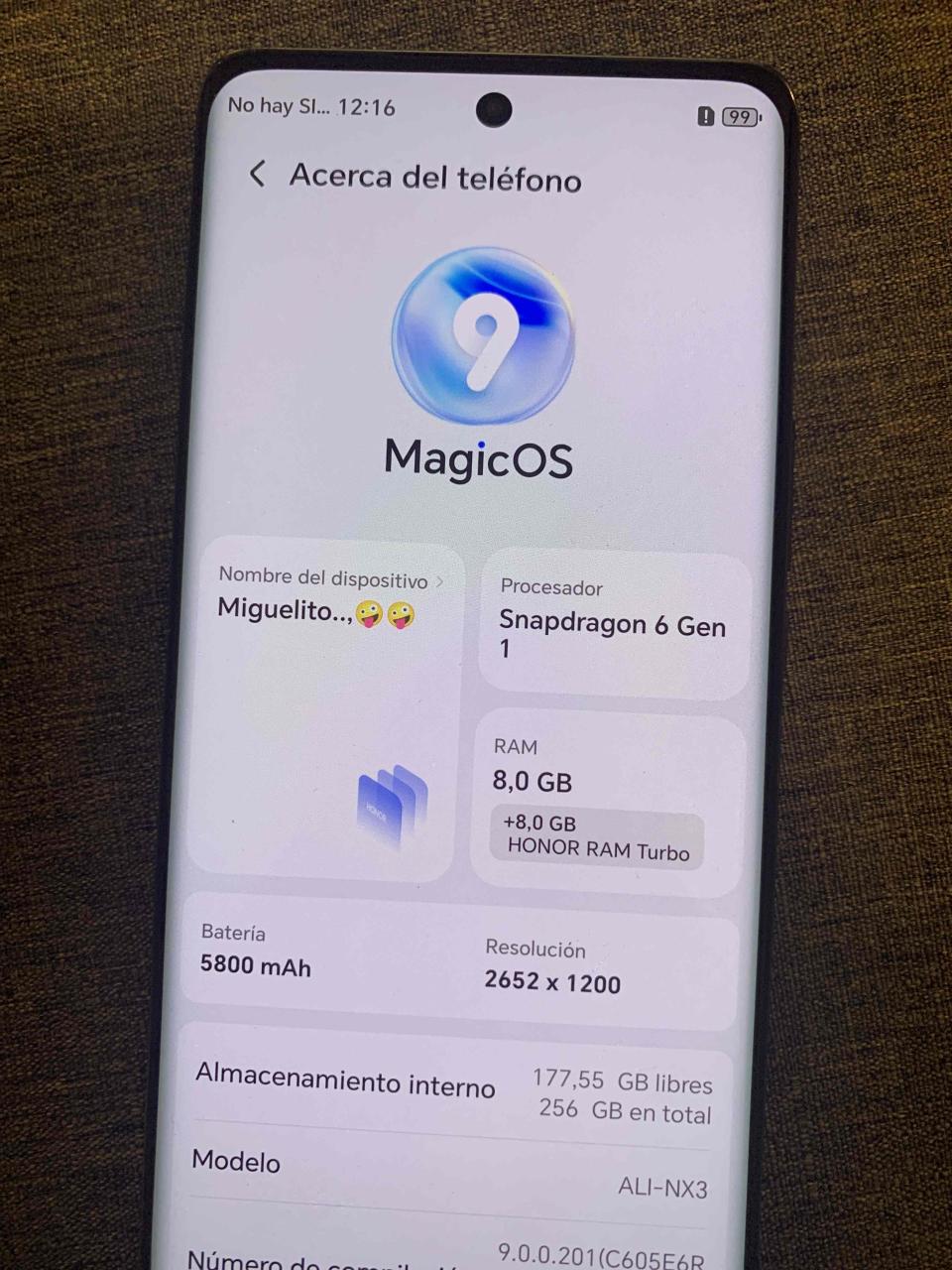 Smartphone con carcasa protectora - miniatura 6