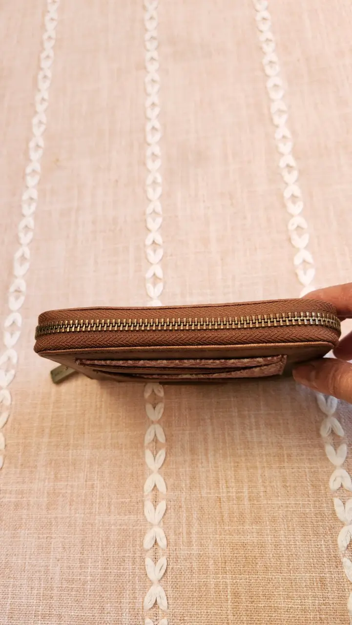 Billetera de cuero marrón diseño étnico - miniatura 3