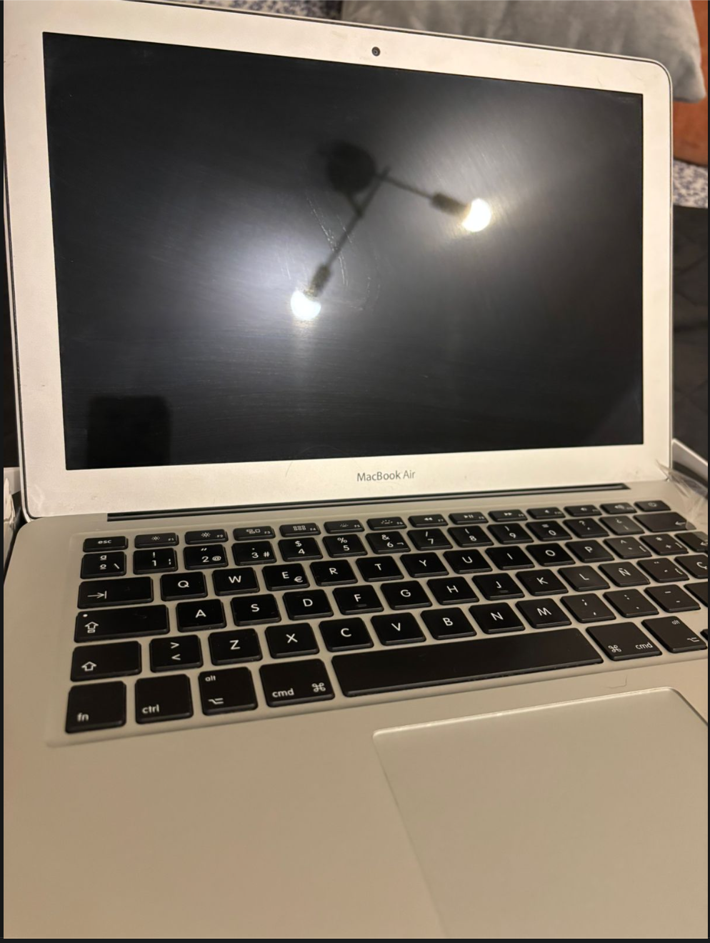 MacBook Air en buen estado - miniatura 1