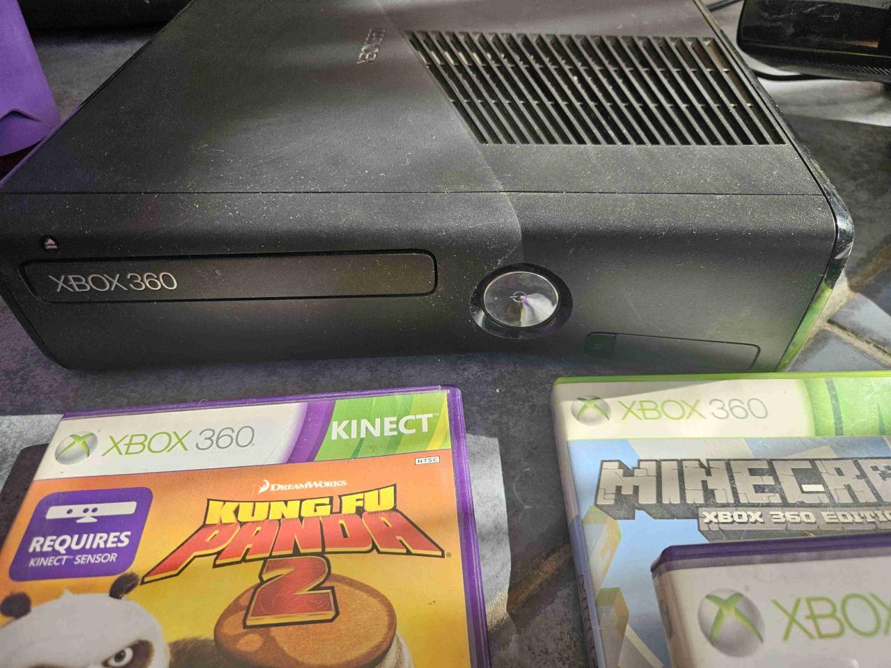 Set Xbox 360 con Kinect y juegos - miniatura 2