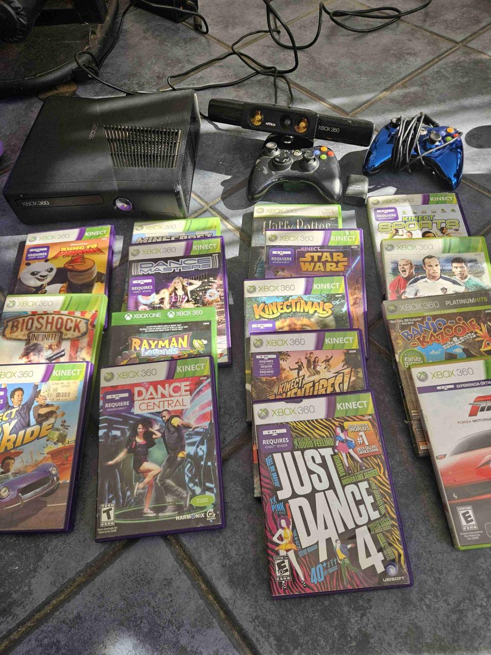 Set Xbox 360 con Kinect y juegos - miniatura 3