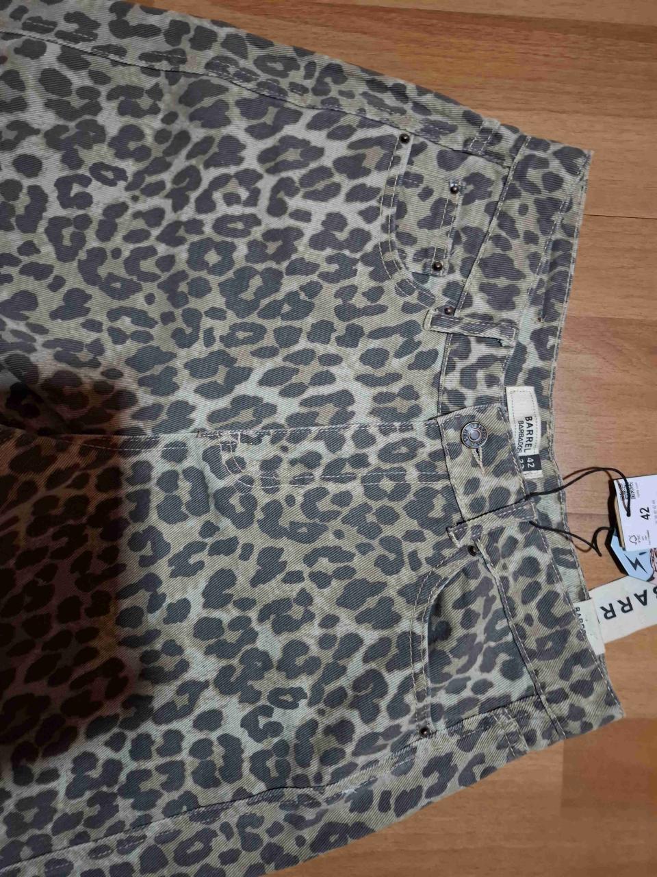 Pantalón animal print gris - miniatura 3