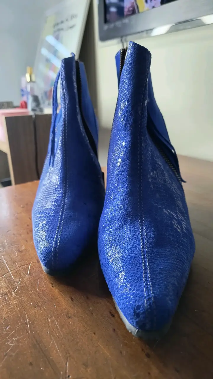 Botines cuero  taco alto azules - miniatura 3