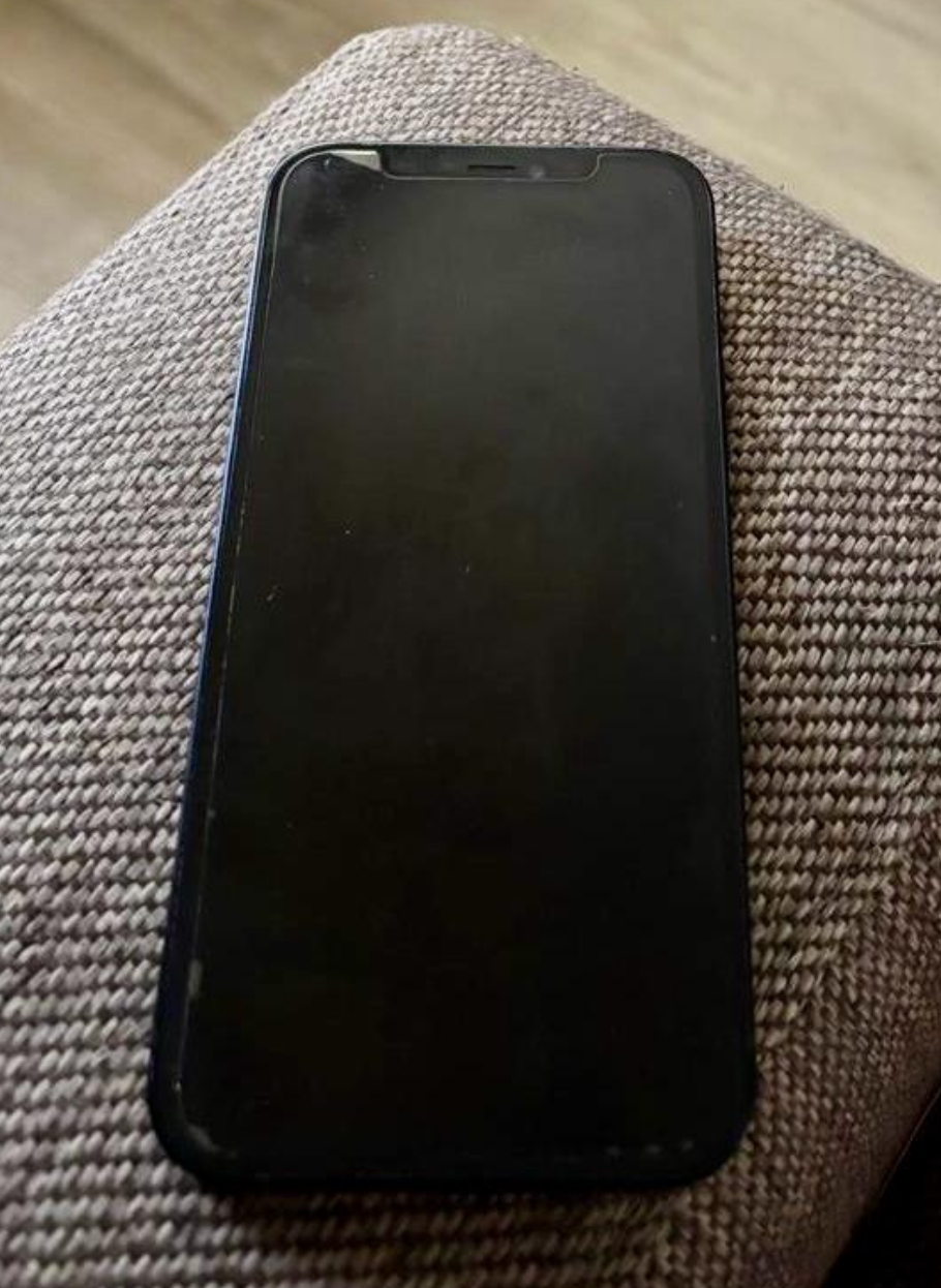 iPhone 12 negro en buen estado - miniatura 2