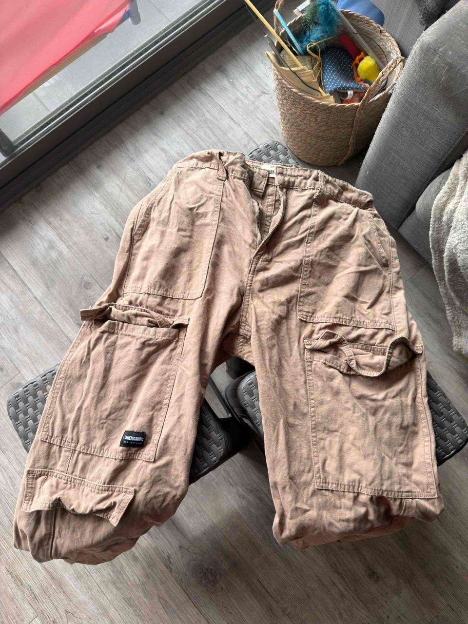 Pantalones cargo beige hombre