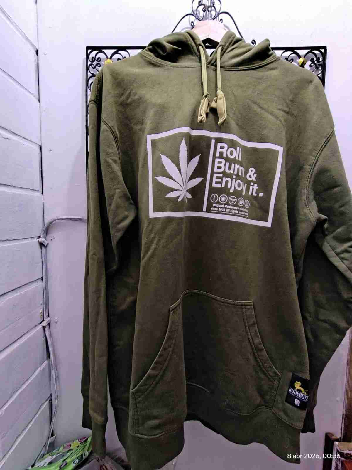 Polerón verde con capucha y estampado - miniatura 4