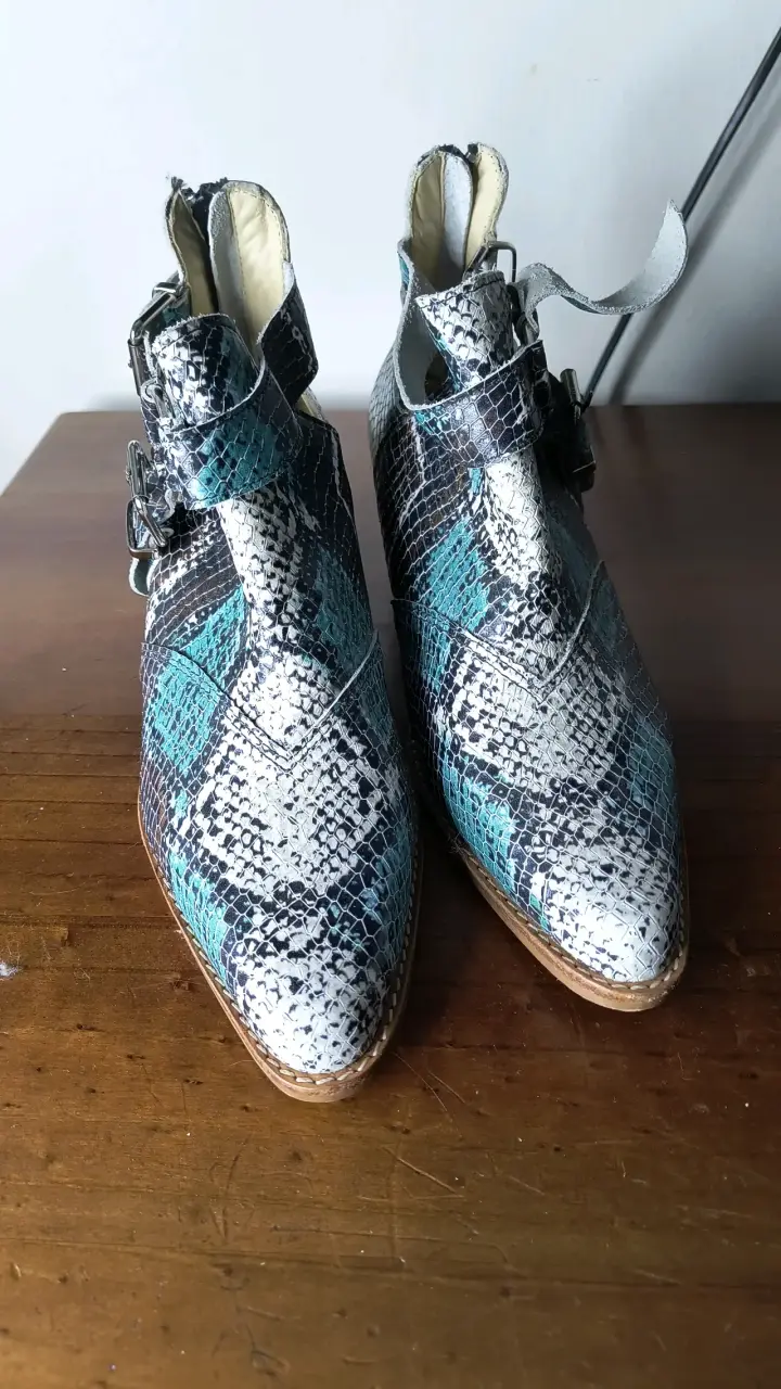 Botines de cuero reptil con hebillas - miniatura 2