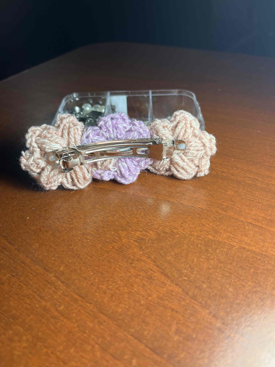 Accesorio de flor tejido - miniatura 2