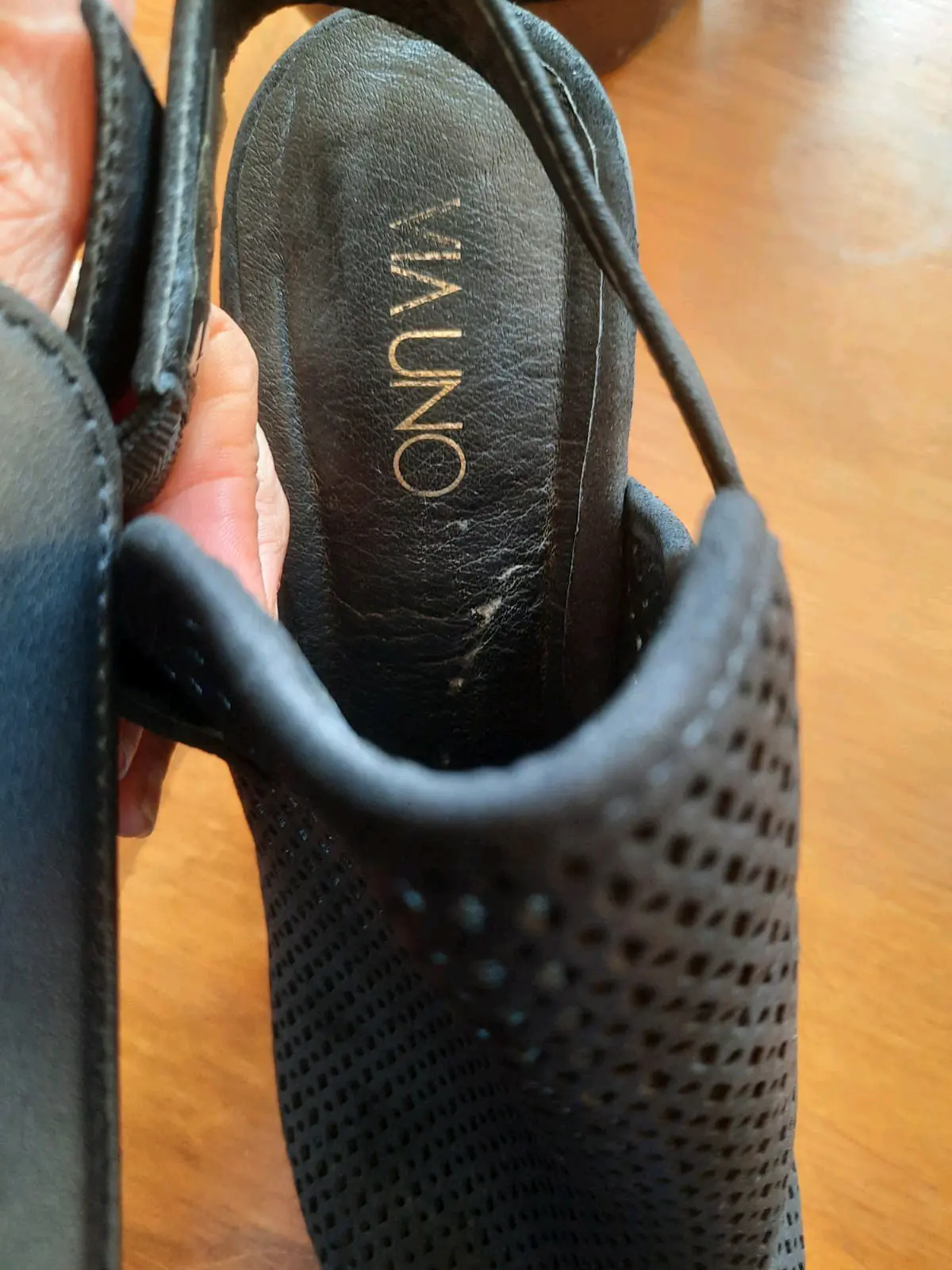 Sandalias negras de tacón alto vía uno - miniatura 2