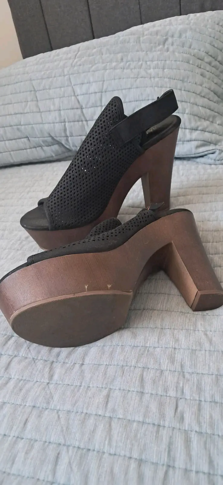 Sandalias negras de tacón alto vía uno - miniatura 3