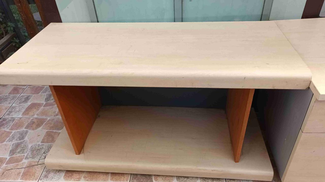 Mesa de madera clara