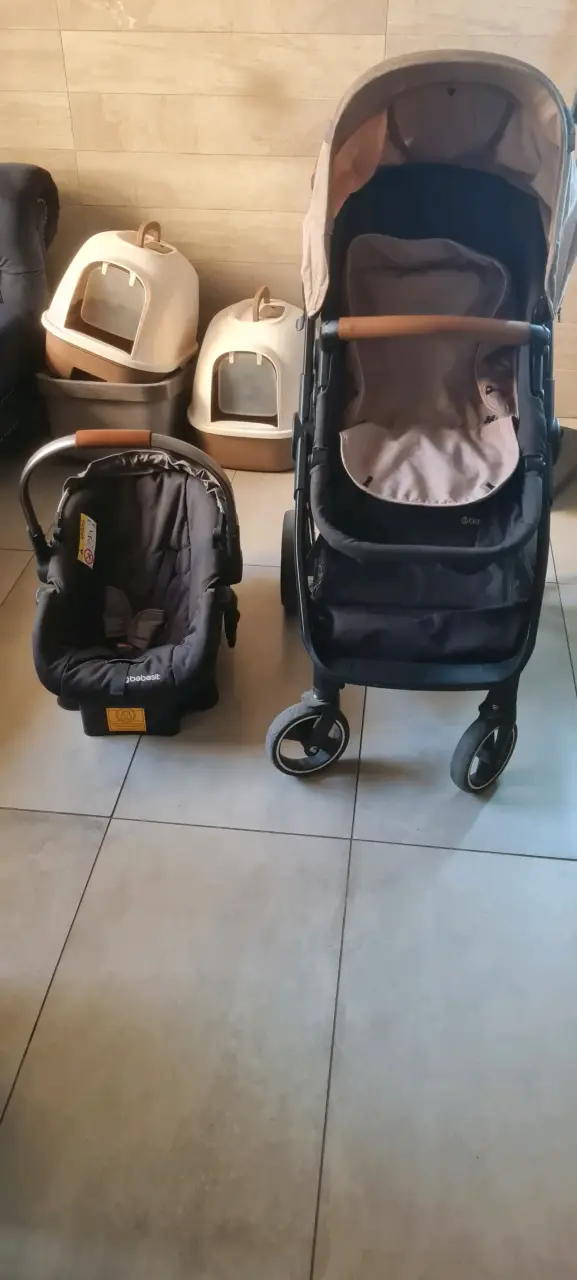 Coche y silla para bebé - miniatura 1