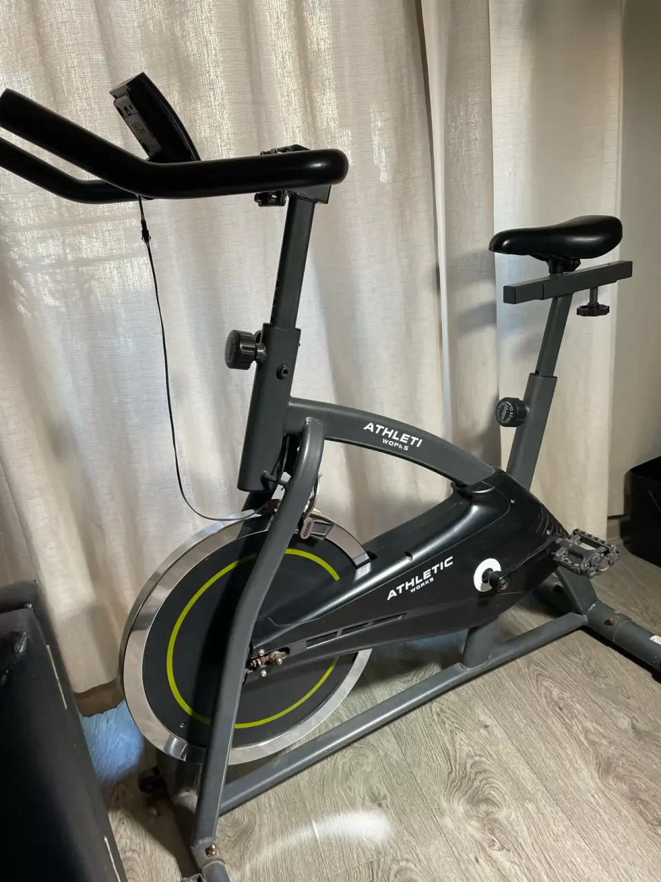 Bicicleta estática Athletic Works - miniatura 1