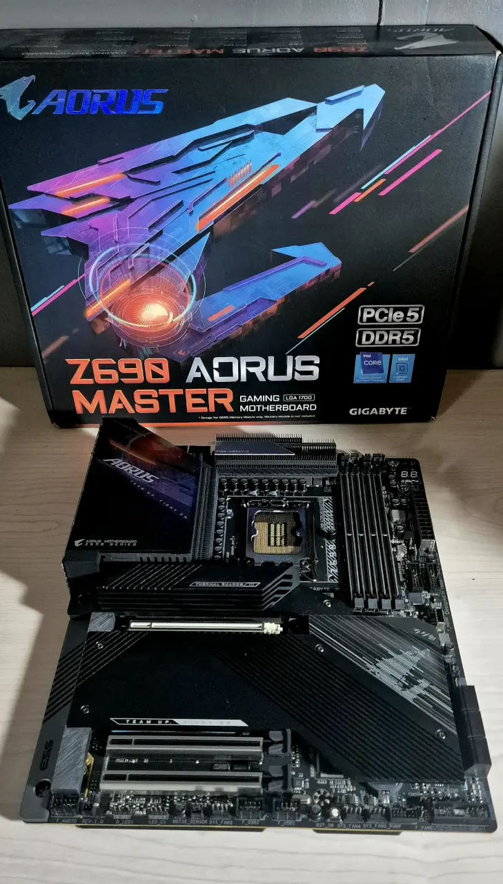 Placa madre Aorus Z690 DDR5 - miniatura 2