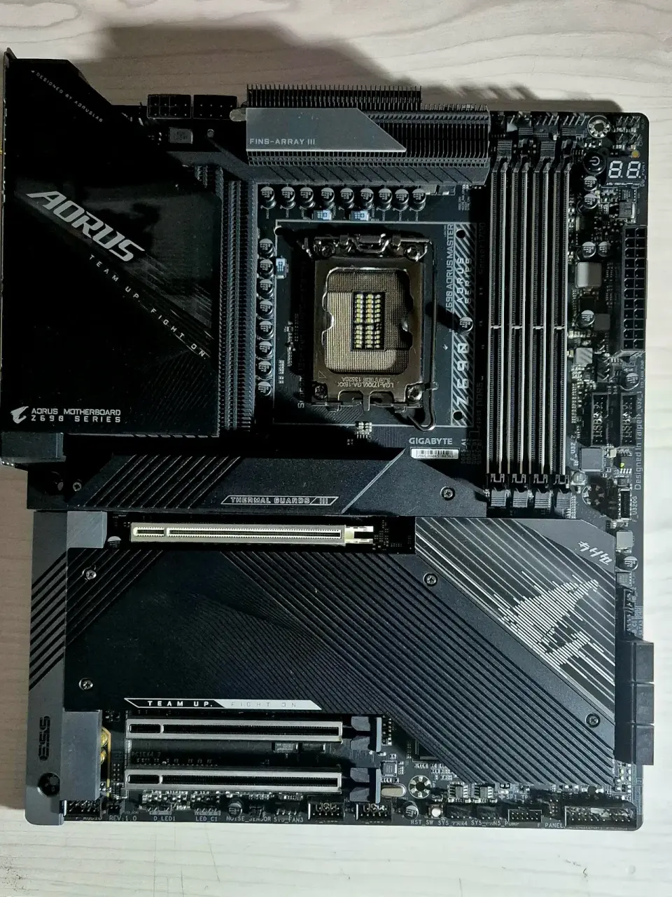 Placa madre Aorus Z690 DDR5 - miniatura 3