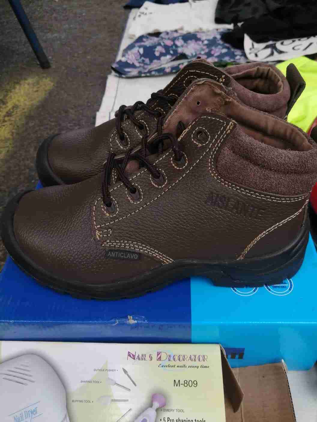 Botas marrones de cuero - miniatura 2